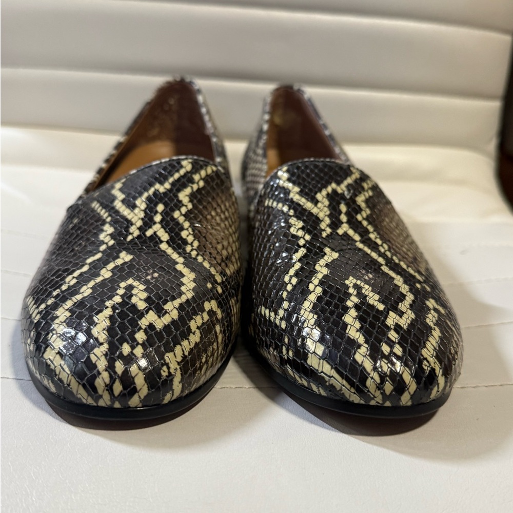 Vionic Willa Boa Snakeskin Patterned Loafers In B… - image 3